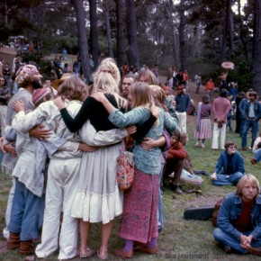 We need all the people around us~ We need all the people around us~